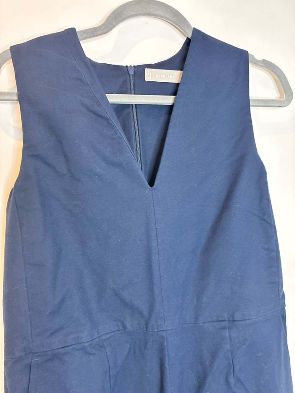 Everlane | Navy Structured Cotton Jumpsuit Sleeveless V-Neck Slim Fit Size 4 - Picture 4 of 6